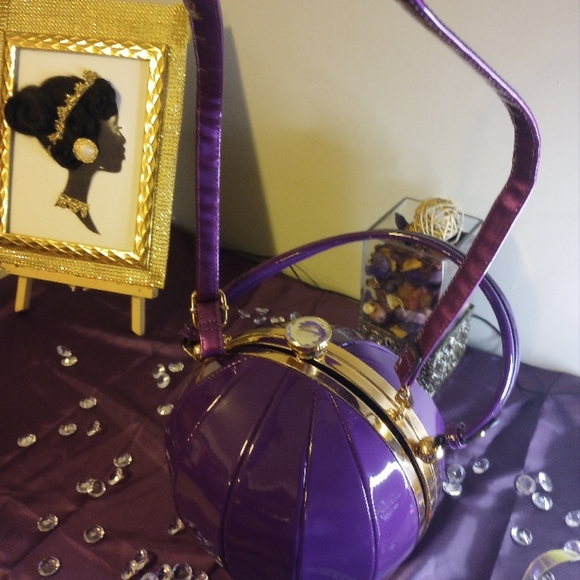 Elegant Purple Handbag - Picture 4 of 5